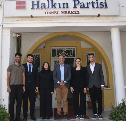 Özersay: “Gençlerle bir araya geldikçe geleceğe dair umut artıyor”